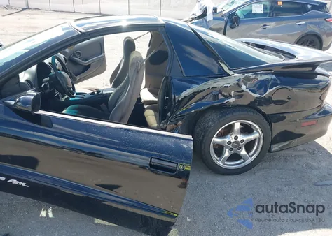 2001 Pontiac Firebird Trans Am z USA, uszkodzony, nr VIN 2G2FV22G412139778